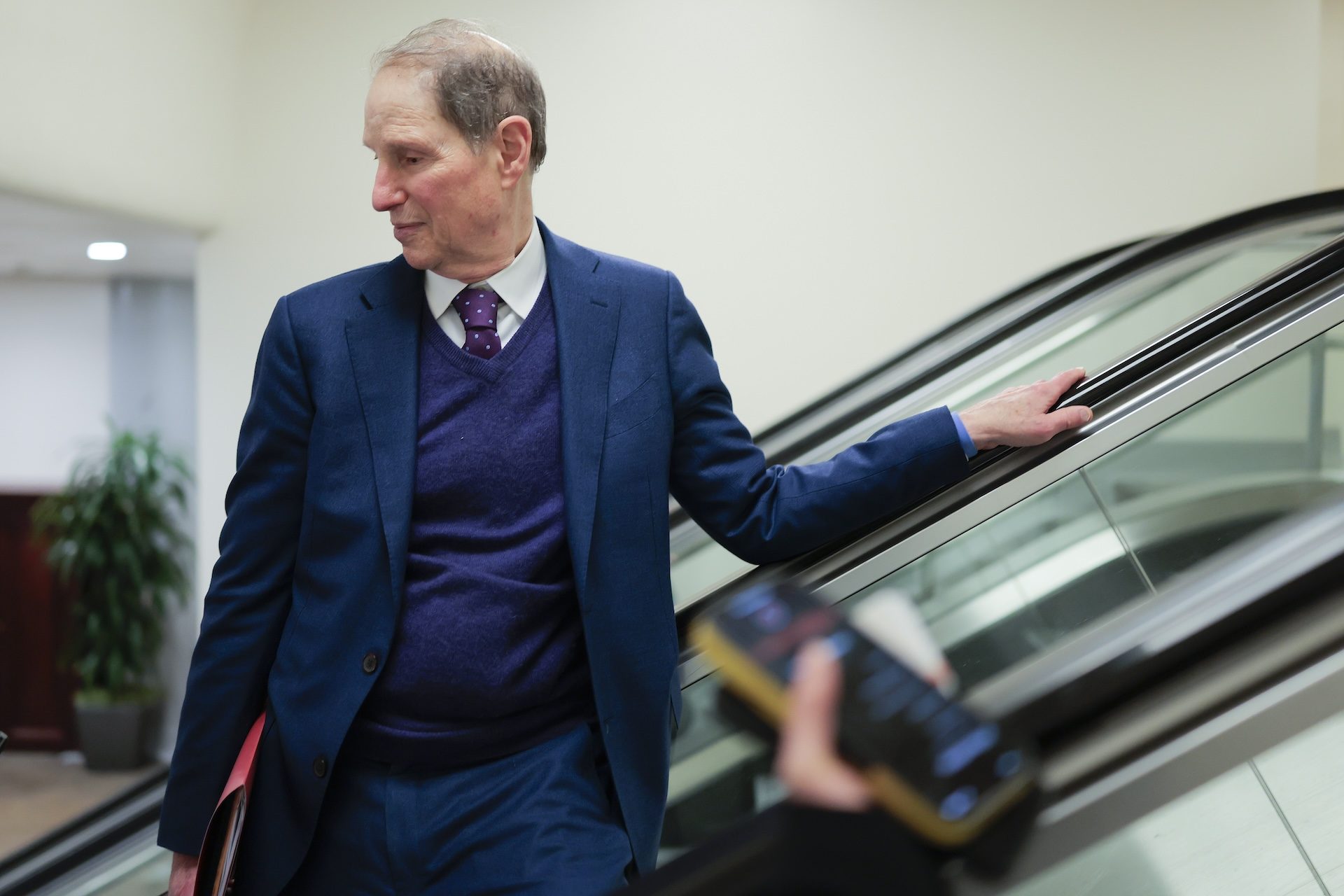 Wyden seeks adoption of encryption tech at hundreds of federal agencies to protect visitors’ sensitive traffic